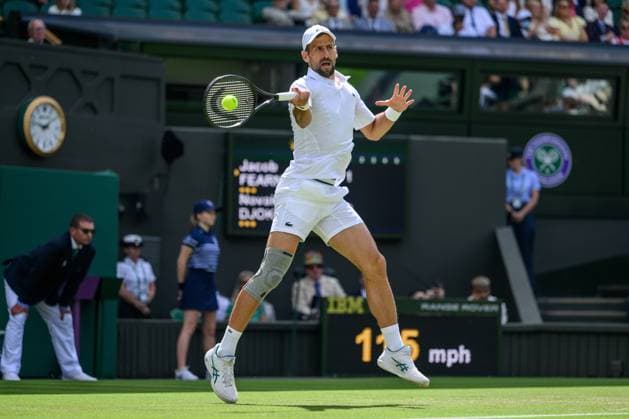 240704 Novak Djokovic of Serbia competes in a second round singles match during day 4 of Wimbledon on July 4, 2024 in London. Photo: Jesper Zerman BILDBYRAN kod JZ JZ0550 tennis wimbledon dag 4 bbeng Copyright: JESPERxZERMAN BB240704JZ042