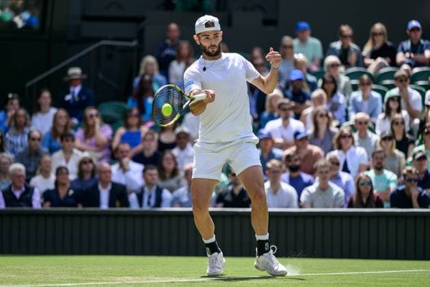 240704 Jacob Fearnley of Great Britain competes in a second round singles match during day 4 of Wimbledon on July 4, 2024 in London. Photo: Jesper Zerman BILDBYRAN kod JZ JZ0550 tennis wimbledon dag 4 bbeng Copyright: JESPERxZERMAN BB240704JZ051