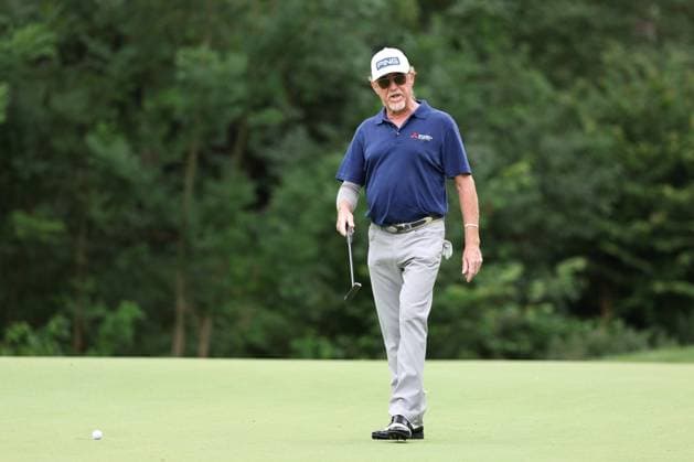 Miguel Angel Jimenez (ESP) beim lesen der Puttlinie, BMW International Open 2024, Golf, DP World Tour, Herren, Runde 1, 04.07.2024 Eichenried Bayern Deutschland