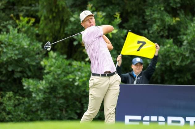 Matti Schmid (GER) am Abschlag, Tee, BMW International Open 2024, Golf, DP World Tour, Herren, Runde 1, 04.07.2024 Eichenried Bayern Deutschland
