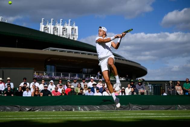 240704 Holger Rune of Denmark competes in a second round singles match during day 4 of Wimbledon on July 4, 2024 in London. Photo: Jesper Zerman BILDBYRAN kod JZ JZ0550 tennis wimbledon dag 4 bbeng Copyright: JESPERxZERMAN BB240704JZ084