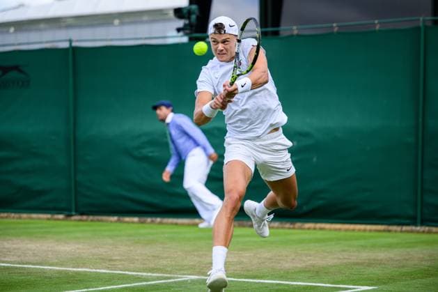 240704 Holger Rune of Denmark competes in a second round singles match during day 4 of Wimbledon on July 4, 2024 in London. Photo: Jesper Zerman BILDBYRAN kod JZ JZ0550 tennis wimbledon dag 4 bbeng Copyright: JESPERxZERMAN BB240704JZ094