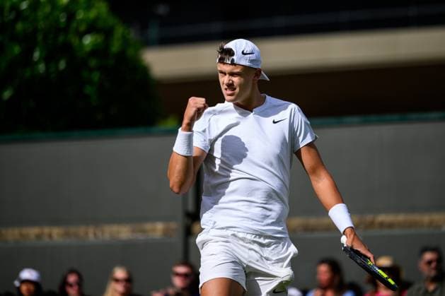 240704 Holger Rune of Denmark celebrates as he competes in a second round singles match during day 4 of Wimbledon on July 4, 2024 in London. Photo: Jesper Zerman BILDBYRAN kod JZ JZ0550 tennis wimbledon dag 4 bbeng jubel Copyright: JESPERxZERMAN BB240704JZ111