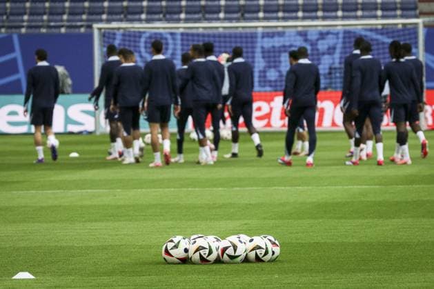 entraînement de l équipe de France avant leur match de quart de finale de l UEFA EURO, EM, Europameisterschaft,Fussball 2024 contre le Portugal au Volksparkstadion FOOTBALL : entraînement de l équipe de France avant leur match de quart de finale de l UEFA EURO 2024 contre le Portugal au Volksparkstadion de Hamburg- 04 07 2024 ElyxandroCegarra Panoramic 