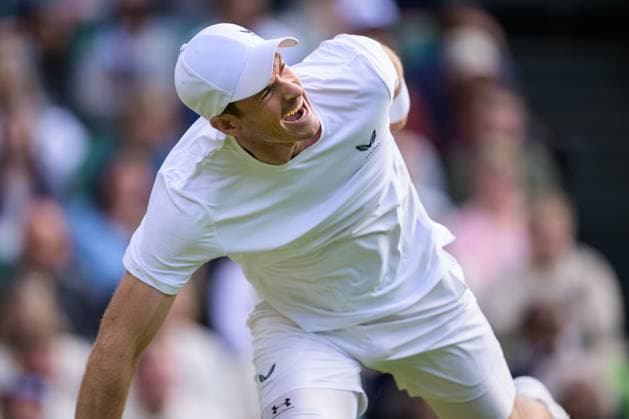 240704 Andy Murray of Great Britain in pain as he competes in a first round doubles match during day 4 of Wimbledon on July 4, 2024 in London. Photo: Jesper Zerman BILDBYRAN kod JZ JZ0550 tennis wimbledon dag 4 bbeng Copyright: JESPERxZERMAN BB240704JZ114