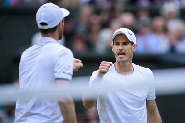 240704 Jamie Murray and Andy Murray of Great Britain celebrates as they compete in a first round doubles match during day 4 of Wimbledon on July 4, 2024 in London. Photo: Jesper Zerman BILDBYRAN kod JZ JZ0550 tennis wimbledon dag 4 bbeng jubel Copyright: JESPERxZERMAN BB240704JZ119