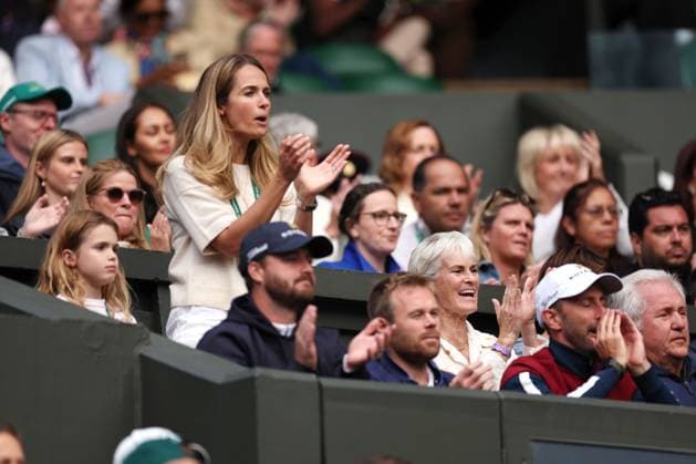 Kim Sears and daughter watch Andy Murray and Jamie Murray of Great Britain Wimbledon Tennis Championships, Day 4, The All England Lawn Tennis and Croquet Club, London, UK - 04 Jul 2024  Copyright: xEllaxLing Shutterstockx 14569382fh