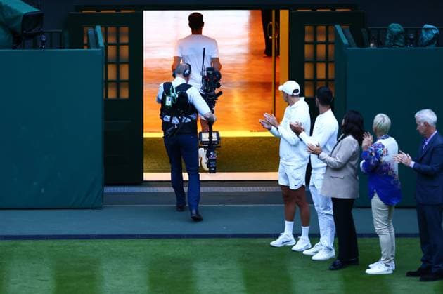 Andy Murray departs Centre Court Wimbledon Tennis Championships, Day 4, The All England Lawn Tennis and Croquet Club, London, UK - 04 Jul 2024  Copyright: xJamesxMarsh Shutterstockx 14569387hc