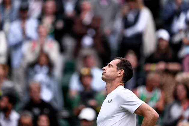 240704 Andy Murray of Great Britain reacts during a tribute to his career during day 4 of Wimbledon on July 4, 2024 in London. Photo: Jesper Zerman BILDBYRAN kod JZ JZ0550 tennis wimbledon dag 4 bbeng Copyright: JESPERxZERMAN BB240704JZ130
