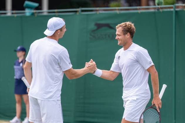 2024-07-04 The Championships Wimbledon 2024 Day 4 LONDON, UNITED KINGDOM - JULY 4: Bart Stevens of the Netherlands interacts with Tallon Griekspoor of the Netherlands on Day 4 of The Championships Wimbledon 2024 at All England Lawn Tennis and Croquet Club on July 4, 2024 in London, United Kingdom. (Photo by Marleen Fouchier BSR Agency) London United Kingdom Content not available for redistribution in The Netherlands directly or indirectly through any third parties. Copyright: xBSRxAgencyx