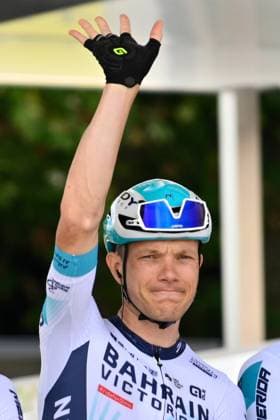 04.07.2024 --- Macon, Frankreich --- Radsport --- Tour De France --- 6. Etappe --- von Macon nach Dijon --- NIKIAS ARNDT (BAHRAIN VICTORIOUS) bei der Mannschaftsvorstellung vor dem Start --- Foto: Hans-Martin Issler --- Tour De France 2024 stage 6