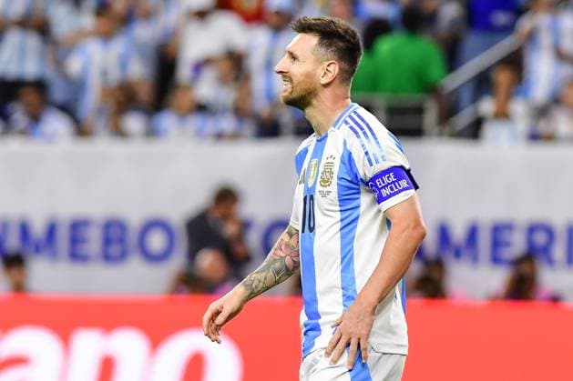 Fußball, Copa America, Argentinien - Ecuador RECORD DATE NOT STATED Copa America USA 2024 Argentina vs Ecuador Quarterfinals Lionel Messi of Argentina misses his penalty during the CONMEBOL Copa America 2024 Quarterfinals match between Argentina and Ecuador, at NRG Stadium, on July 04, 2024 in Houston, Texas, Florida, United States. HOUSTON TEXAS UNITED STATES  Copyright: xIsaacxOrtizx 20240704221414_CA_QF_2024_ARG_ECU_MESSI314