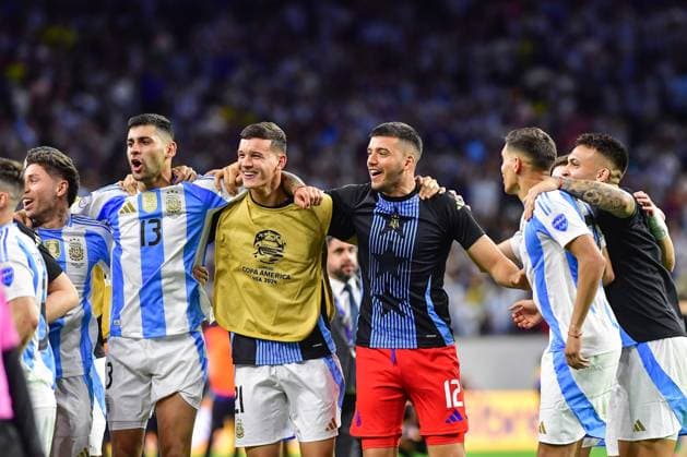 Fußball, Copa America, Argentinien - Ecuador RECORD DATE NOT STATED Copa America USA 2024 Argentina (4p) 1-1 (2p) Ecuador Quarterfinals Cristian Romero, Valentin Cardboni, Geronimo Rulli of Argentina during the CONMEBOL Copa America 2024 Quarterfinals match between Argentina and Ecuador, at NRG Stadium, on July 04, 2024 in Houston, Texas, Florida, United States. HOUSTON TEXAS UNITED STATES Copyright: xIsaacxOrtizx 20240704224313_CA_QF_2024_ARG_ECU_RULLI346