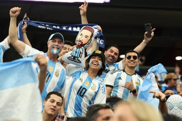 Fußball, Copa America, Argentinien - Ecuador Argentina supporters cheer for their team during the Copa America USA 2024, quarterfinal match between Argentina and Ecuador, at NRG stadium in Houston, TX, on July 4, 2024. HOUSTON UNITED STATES Copyright: xALEJANDROxPAGNIx