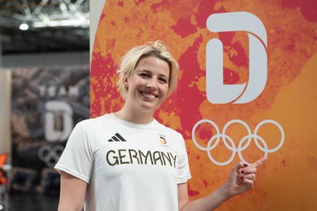 Sport Themen der Woche KW27 Sport Bilder des Tages Angelina KOEHLER, Köhler, Schwimmerin, Portraet, Porträt, Portrait, Angeschnittenes Einzelbild, Einzelmotiv, Einkleidung der Deutschen Olympiamannschaft Team D fuer die Olympischen Spiele und die Paralympics 2024 in Paris Frankreich am 05.07.2024 in Duesseldorf, Ã‚Â *** Angelina KOEHLER, Köhler, swimmer, portrait, portrait, portrait, cropped single image, single motif, dressing of the German Olympic team Team D for the Olympic Games and the Paralympics 2024 in Paris France on 05 07 2024 in Duesseldorf, ÃÂ