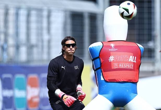 EURO 2024, Nationalteam Schweiz Training Yann Sommer of Switzerland wearing sunglasses during training Switzerland Training, UEFA European Championship, EM, Europameisterschaft 2024, Quarter Final, Football, Stadion auf der Waldau, Stuttgart, Germany, 05 Jul 2024 EDITORIAL USE ONLY No use with unauthorised audio, video, data, fixture lists, club league logos or live services. Online in-match use limited to 120 images, no video emulation. No use in betting, games or single club league player publications.  Copyright: xMichaelxZemanek Shutterstockx 14571352z