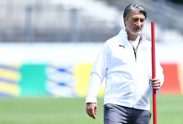 EURO 2024, Nationalteam Schweiz Training Switzerland manager Murat Yakin Switzerland Training, UEFA European Championship, EM, Europameisterschaft 2024, Quarter Final, Football, Stadion auf der Waldau, Stuttgart, Germany, 05 Jul 2024 EDITORIAL USE ONLY No use with unauthorised audio, video, data, fixture lists, club league logos or live services. Online in-match use limited to 120 images, no video emulation. No use in betting, games or single club league player publications.  Copyright: xMichaelxZemanek Shutterstockx 14571352s