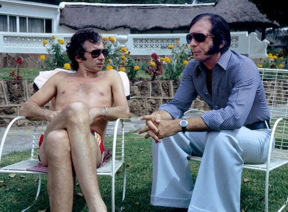 Archivbilder der Woche SPORT KW27 MOTORSPORT - F1 1974 - JEAN PIERRE BELTOISE (FRA) BRM EMERSON FITTIPALDI (BRA) LOTUS FORD COSWORTH - AMBIANCE CIVIL FORMULE 1 : Archives Emerson FITTIPALDI DPPI Panoramic  1974_BELTOISE_FITTIPALDI.jpg