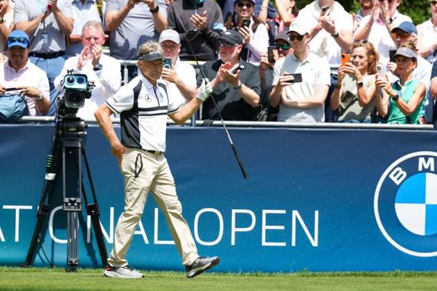 Bernhard Langer (GER) am Abschlag, Tee 1, BMW International Open 2024, Golf, DP World Tour, Herren, Runde 2, 05.07.2024 Eichenried Bayern Deutschland