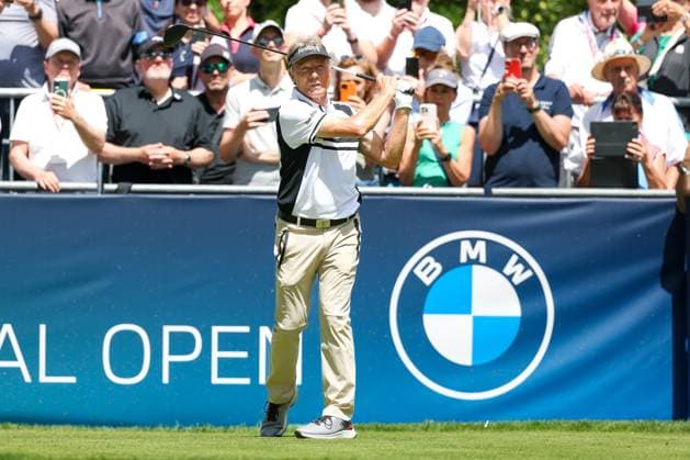 Bernhard Langer (GER) am Abschlag, Tee 1, BMW International Open 2024, Golf, DP World Tour, Herren, Runde 2, 05.07.2024 Eichenried Bayern Deutschland