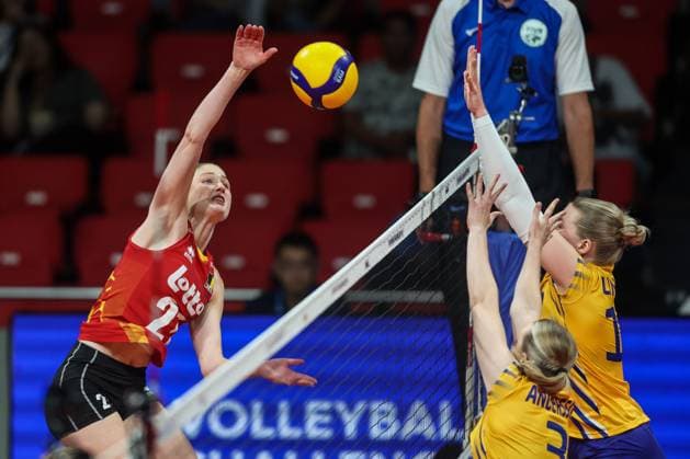 (240705) -- MANILA, July 5, 2024 -- Manon Stragier (L) of Belgium spikes the ball during the match between Belgium and Sweden at the FIVB Women s Volleyball Challenger Cup 2024 in Manila, the Philippines, on July 4, 2024. ) (SP)PHILIPPINES-MANILA-VOLLEYBALL-FIVB WOMEN S CHALLENGER CUP 2024-BELGIUM VS SWEDEN ROUELLExUMALI 
