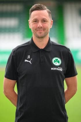 Jurek Rohrberg ; Trainer-Assistent SpVgg Greuther Fürth 04.07.2024 - SpVgg Greuther Fürth ( Kleeblatt Spielvereinigung ) - 2. Fussball Bundesliga BL - Saison 2024 2025 - Fototermin Porträttermin Vorstellung Präsentation Pressetermin - - Einzelbild Einzelfoto Portrait Porträt Kopfbild -