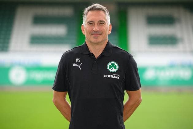 Michael Schleinkofer ; Athletik-Trainer SpVgg Greuther Fürth 04.07.2024 - SpVgg Greuther Fürth ( Kleeblatt Spielvereinigung ) - 2. Fussball Bundesliga BL - Saison 2024 2025 - Fototermin Porträttermin Vorstellung Präsentation Pressetermin - - Einzelbild Einzelfoto Portrait Porträt Kopfbild -