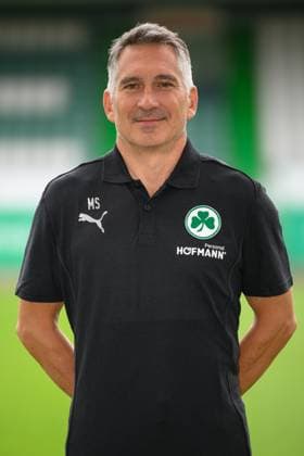 Michael Schleinkofer ; Athletik-Trainer SpVgg Greuther Fürth 04.07.2024 - SpVgg Greuther Fürth ( Kleeblatt Spielvereinigung ) - 2. Fussball Bundesliga BL - Saison 2024 2025 - Fototermin Porträttermin Vorstellung Präsentation Pressetermin - - Einzelbild Einzelfoto Portrait Porträt Kopfbild -