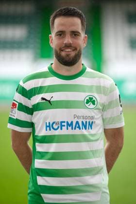 Niko Gießelmann Giesselmann ; SpVgg Greuther Fürth 04.07.2024 - SpVgg Greuther Fürth ( Kleeblatt Spielvereinigung ) - 2. Fussball Bundesliga BL - Saison 2024 2025 - Fototermin Porträttermin Vorstellung Präsentation Pressetermin - - Einzelbild Einzelfoto Portrait Porträt Kopfbild -
