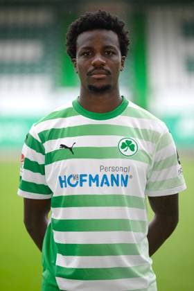 Gideon Jung ; SpVgg Greuther Fürth 04.07.2024 - SpVgg Greuther Fürth ( Kleeblatt Spielvereinigung ) - 2. Fussball Bundesliga BL - Saison 2024 2025 - Fototermin Porträttermin Vorstellung Präsentation Pressetermin - - Einzelbild Einzelfoto Portrait Porträt Kopfbild -