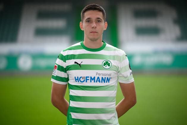 Damian Michalski ; SpVgg Greuther Fürth 04.07.2024 - SpVgg Greuther Fürth ( Kleeblatt Spielvereinigung ) - 2. Fussball Bundesliga BL - Saison 2024 2025 - Fototermin Porträttermin Vorstellung Präsentation Pressetermin - - Einzelbild Einzelfoto Portrait Porträt Kopfbild -