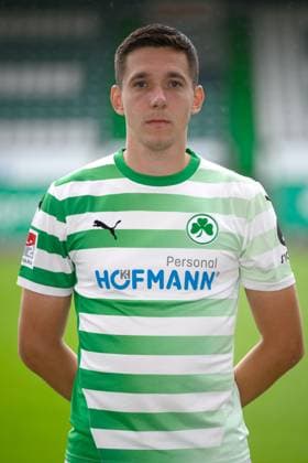 Damian Michalski ; SpVgg Greuther Fürth 04.07.2024 - SpVgg Greuther Fürth ( Kleeblatt Spielvereinigung ) - 2. Fussball Bundesliga BL - Saison 2024 2025 - Fototermin Porträttermin Vorstellung Präsentation Pressetermin - - Einzelbild Einzelfoto Portrait Porträt Kopfbild -