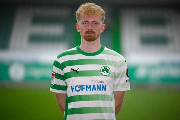 Jomaine Consbruch ; SpVgg Greuther Fürth 04.07.2024 - SpVgg Greuther Fürth ( Kleeblatt Spielvereinigung ) - 2. Fussball Bundesliga BL - Saison 2024 2025 - Fototermin Porträttermin Vorstellung Präsentation Pressetermin - - Einzelbild Einzelfoto Portrait Porträt Kopfbild -