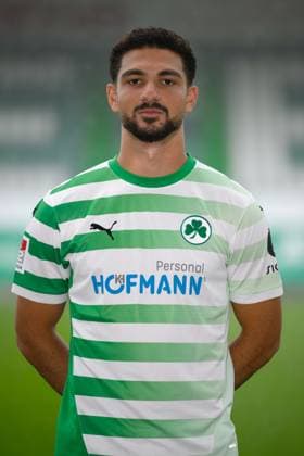 Kerim Calhanoglu ; SpVgg Greuther Fürth 04.07.2024 - SpVgg Greuther Fürth ( Kleeblatt Spielvereinigung ) - 2. Fussball Bundesliga BL - Saison 2024 2025 - Fototermin Porträttermin Vorstellung Präsentation Pressetermin - - Einzelbild Einzelfoto Portrait Porträt Kopfbild -