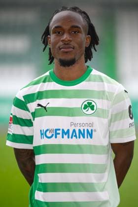 Noel Futkeu ; SpVgg Greuther Fürth 04.07.2024 - SpVgg Greuther Fürth ( Kleeblatt Spielvereinigung ) - 2. Fussball Bundesliga BL - Saison 2024 2025 - Fototermin Porträttermin Vorstellung Präsentation Pressetermin - - Einzelbild Einzelfoto Portrait Porträt Kopfbild -