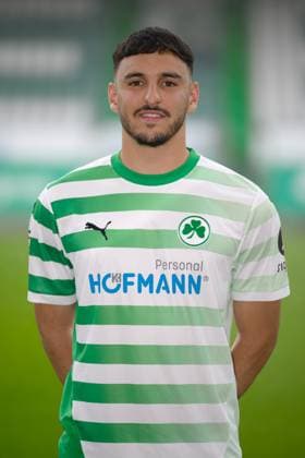 Oualid Mhamdi ; SpVgg Greuther Fürth 04.07.2024 - SpVgg Greuther Fürth ( Kleeblatt Spielvereinigung ) - 2. Fussball Bundesliga BL - Saison 2024 2025 - Fototermin Porträttermin Vorstellung Präsentation Pressetermin - - Einzelbild Einzelfoto Portrait Porträt Kopfbild -