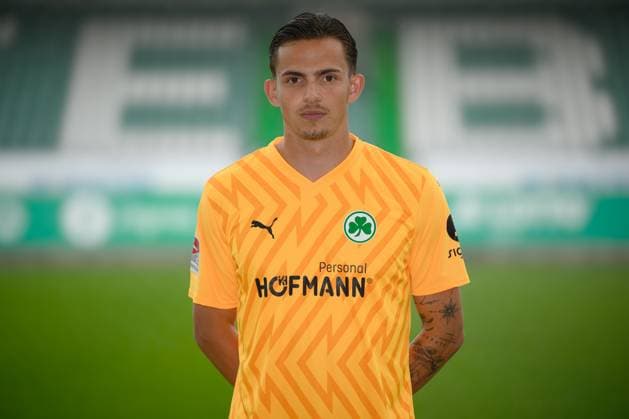 Nahuel Noll ; SpVgg Greuther Fürth 04.07.2024 - SpVgg Greuther Fürth ( Kleeblatt Spielvereinigung ) - 2. Fussball Bundesliga BL - Saison 2024 2025 - Fototermin Porträttermin Vorstellung Präsentation Pressetermin - - Einzelbild Einzelfoto Portrait Porträt Kopfbild -