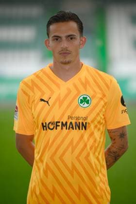 Nahuel Noll ; SpVgg Greuther Fürth 04.07.2024 - SpVgg Greuther Fürth ( Kleeblatt Spielvereinigung ) - 2. Fussball Bundesliga BL - Saison 2024 2025 - Fototermin Porträttermin Vorstellung Präsentation Pressetermin - - Einzelbild Einzelfoto Portrait Porträt Kopfbild -