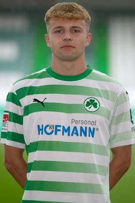 Philipp Müller ; SpVgg Greuther Fürth 04.07.2024 - SpVgg Greuther Fürth ( Kleeblatt Spielvereinigung ) - 2. Fussball Bundesliga BL - Saison 2024 2025 - Fototermin Porträttermin Vorstellung Präsentation Pressetermin - - Einzelbild Einzelfoto Portrait Porträt Kopfbild -