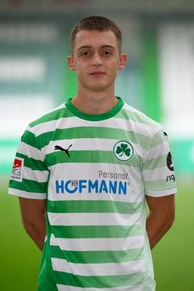 Denis Pfaffenrot ; SpVgg Greuther Fürth 04.07.2024 - SpVgg Greuther Fürth ( Kleeblatt Spielvereinigung ) - 2. Fussball Bundesliga BL - Saison 2024 2025 - Fototermin Porträttermin Vorstellung Präsentation Pressetermin - - Einzelbild Einzelfoto Portrait Porträt Kopfbild -