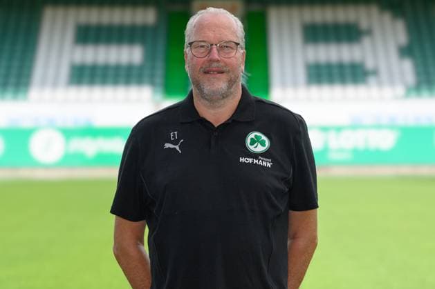 Dr. Ekkehardt Templer ; Mannschaftsarzt SpVgg Greuther Fürth 04.07.2024 - SpVgg Greuther Fürth ( Kleeblatt Spielvereinigung ) - 2. Fussball Bundesliga BL - Saison 2024 2025 - Fototermin Porträttermin Vorstellung Präsentation Pressetermin - - Einzelbild Einzelfoto Portrait Porträt Kopfbild -