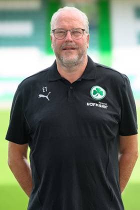 Dr. Ekkehardt Templer ; Mannschaftsarzt SpVgg Greuther Fürth 04.07.2024 - SpVgg Greuther Fürth ( Kleeblatt Spielvereinigung ) - 2. Fussball Bundesliga BL - Saison 2024 2025 - Fototermin Porträttermin Vorstellung Präsentation Pressetermin - - Einzelbild Einzelfoto Portrait Porträt Kopfbild -