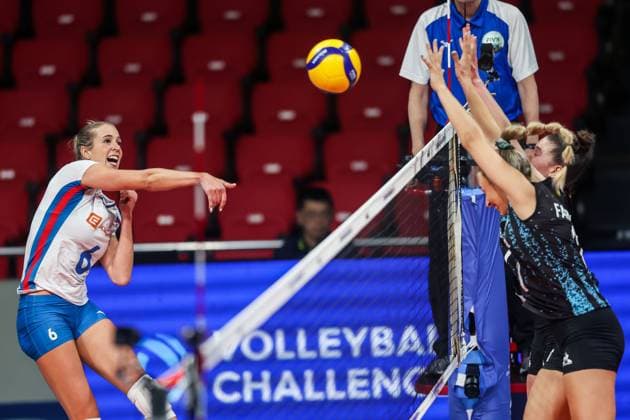 (240705) -- MANILA, July 5, 2024 -- Helena Havelkova (L) of Czech Republic spikes the ball during the match between the Czech Republic and Argentina at the FIVB Women s Volleyball Challenger Cup 2024 in Manila, the Philippines, July 5, 2024. ) (SP)PHILIPPINES-MANILA-VOLLEYBALL-FIVB WOMEN S CHALLENGER CUP 2024-CZECH REPUBLIC VS ARGENTINA ROUELLExUMALI 