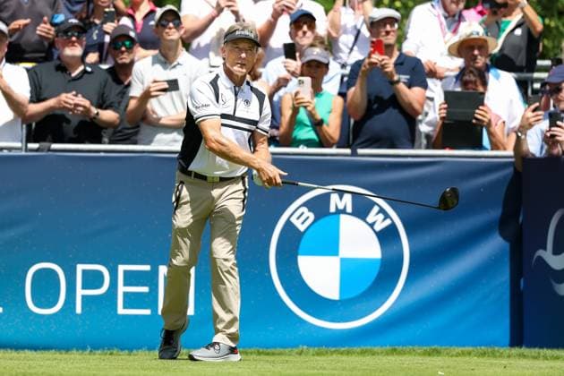 Bernhard Langer (GER) am Abschlag, Tee 1, BMW International Open 2024, Golf, DP World Tour, Herren, Runde 2, 05.07.2024 Eichenried Bayern Deutschland