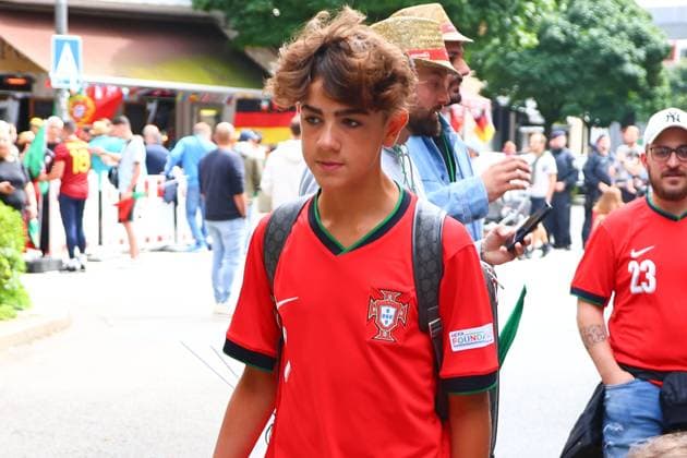 Volksparkstadion, Hamburg UEFA EURO, EM, Europameisterschaft,Fussball 2024 Germany, Viertelfinale 5 Juli 2024 , Portugal - Frankreich v.l., Ronaldo Junior im Portugiesen Viertel Copyright: JoaquimxFerreira