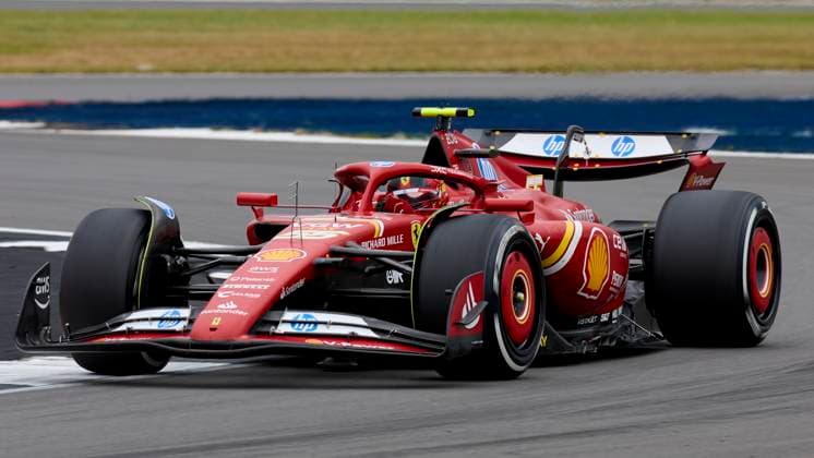 Sport Themen der Woche KW27 Sport Bilder des Tages F1 Grand Prix of Great Britain - Practice Carlos Sainz of Spain driving the (55) Scuderia Ferrari SF-24 on track during practice ahead of the F1 Grand Prix of Great Britain at Silverstone Circuit on July 5, 2024, in Northampton, England. Northampton Silverstone Circuit Northampton England RL_GPF1GB24_00283 Copyright: xRicardoxLarreinax