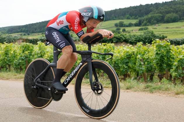 Sport Themen der Woche KW27 Sport Bilder des Tages Tour de France 2024 - Stage 07 GEVREY-CHAMBERTIN, FRANCE - JULY 05 : Campenaerts Victor (BEL) of Lotto Dstny during stage 7 of the 111th edition of the Tour de France 2024 cycling race, an individual time-trial of 25,3 kms with start in Nuits-Saint-Georges and finish in Gevrey-Chambertin on July 05, 2024 in Gevrey-Chambertin, France, 05 07 2024 Gevrey-Chambertin France  Copyright: xJanxDexMeuleneirx