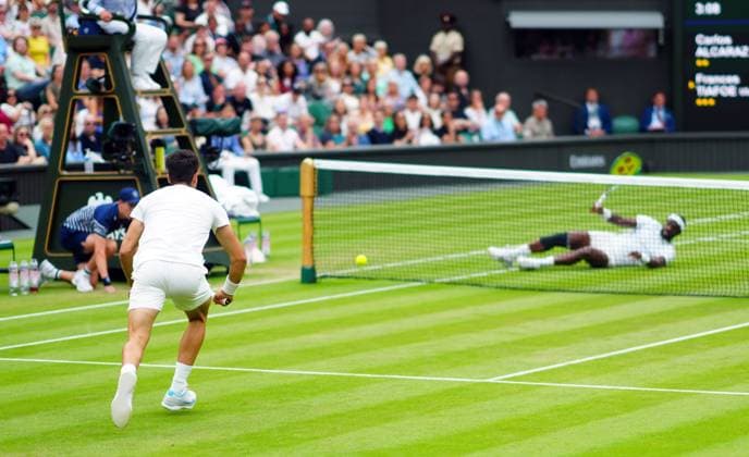 Frances Tiafoe falls during his third round match against Carlos Alcaraz Wimbledon Tennis Championships, Day 5, The All England Lawn Tennis and Croquet Club, London, UK - 05 Jul 2024  Copyright: xJavierxGarcia Shutterstockx 14571043r