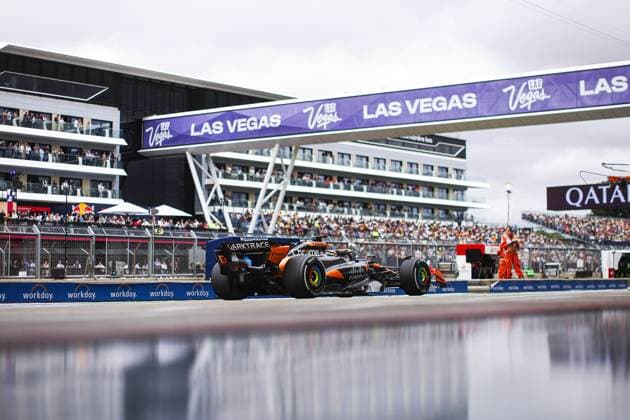 81 PIASTRI Oscar (aus), McLaren F1 Team MCL38, action during the Formula 1 Qatar Airways British Grand Prix 2024, 12th round of the 2024 Formula One World Championship, WM, Weltmeisterschaft from July 5 to 7, 2024 on the Silverstone Circuit, in Silverstone, United Kingdom - F1 - BRITISH GRAND PRIX 2024 DPPI Panoramic  240705_R12_GRAN_BRETAGNA_DP_EA027987