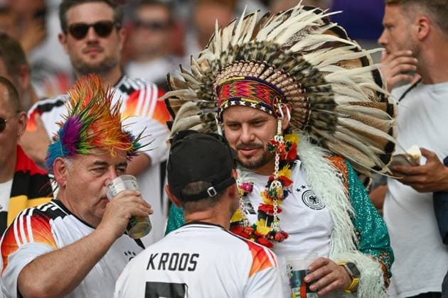 Zuschauer Fans der Deutschen Mannschaft 05.07.2024 Fussball Europameisterschaft in Deutschland Spanien vs Deutschland , Neckarpark Stadion, Stuttgart, Baden Württemberg Germany